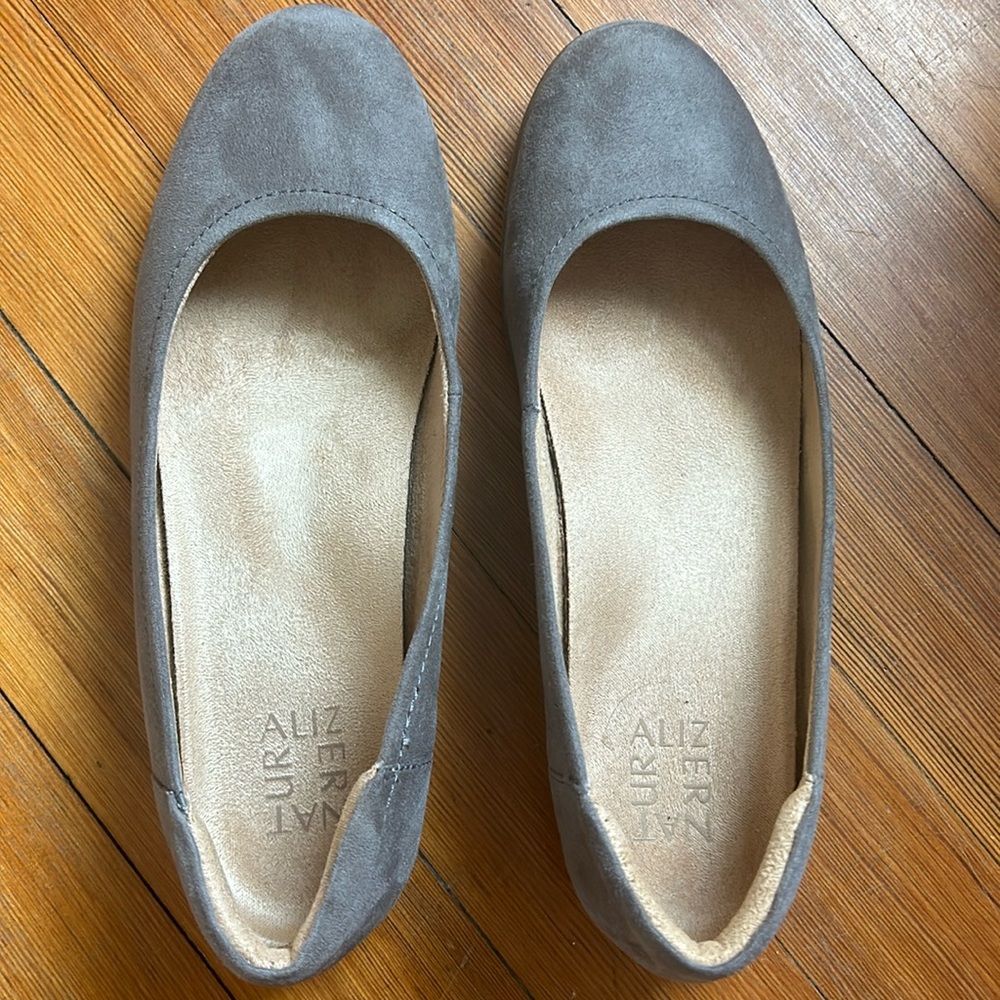 Naturalizer Suede Flats size 8.5